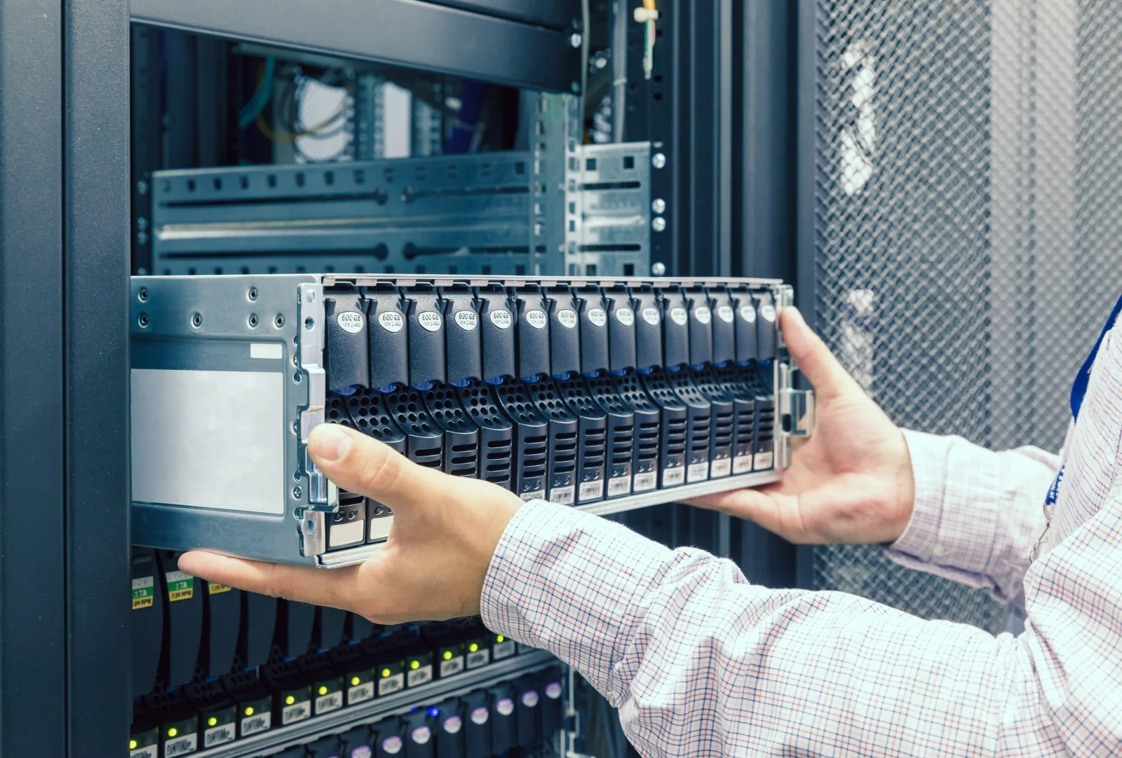 Eigene Colocation-Hardware und ClearMedia-Cloud im selben Schweizer Datacenter
